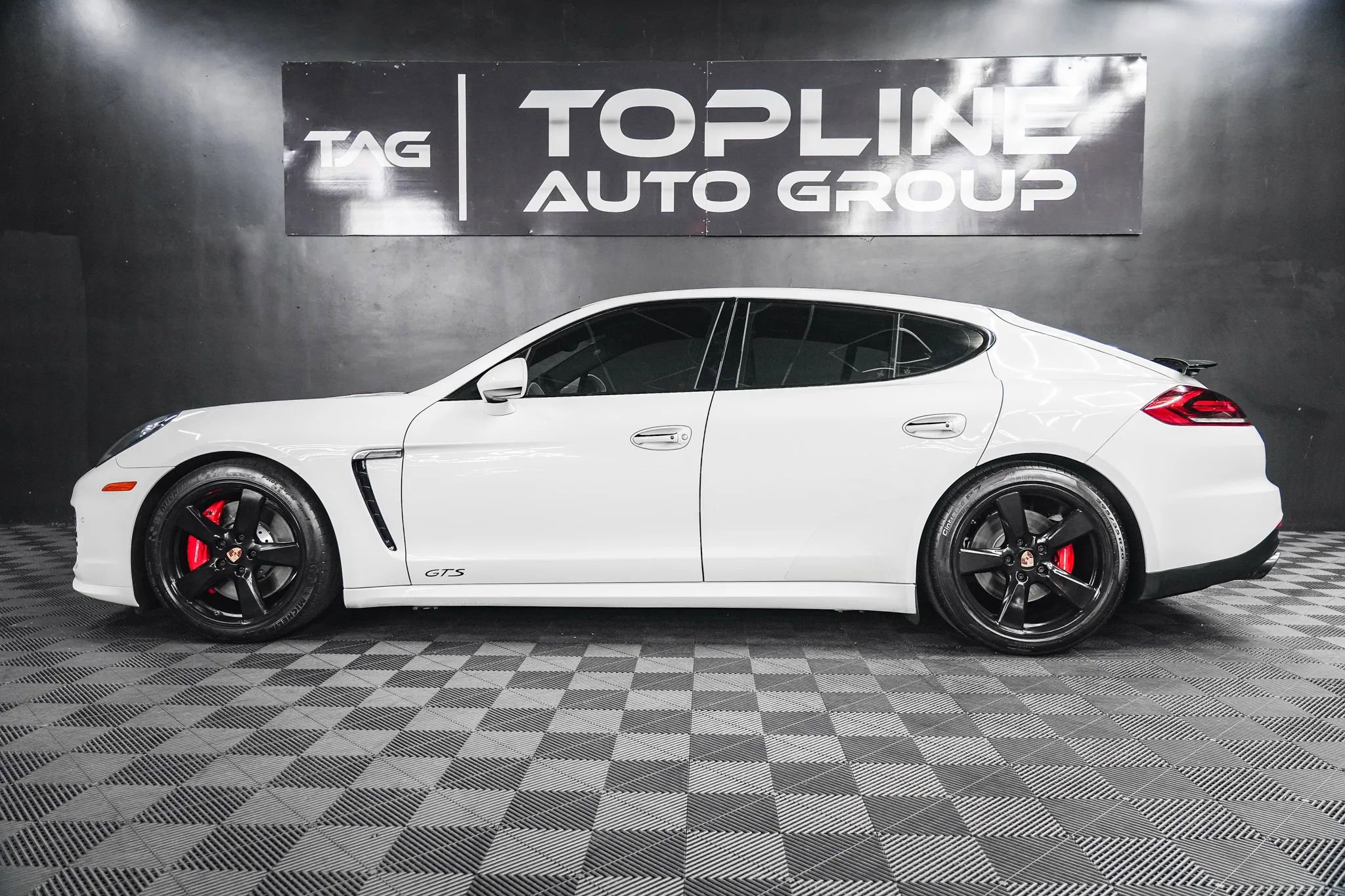 Used 2015 Porsche Panamera GTS w/ Premium Package Plus image 27