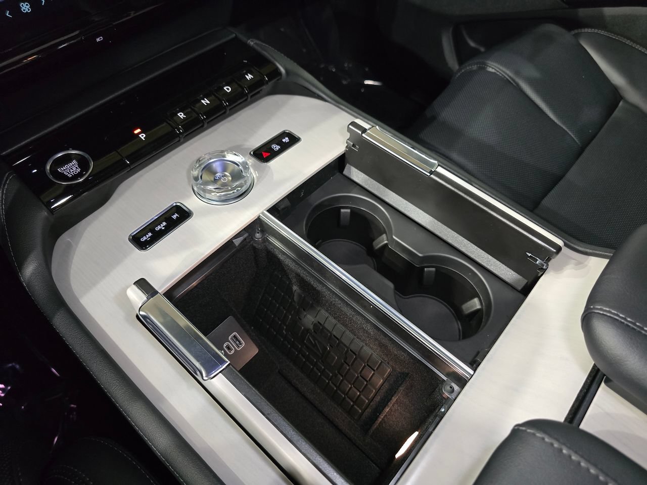 New 2025 Lincoln Navigator Reserve w/ Jet Appearance Package AWD/4WD image 38