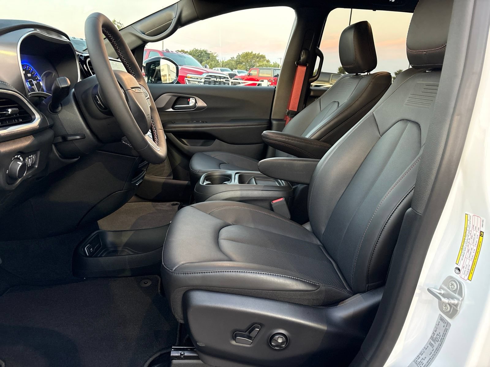 New 2027 Chrysler Pacifica Select FWD image 13