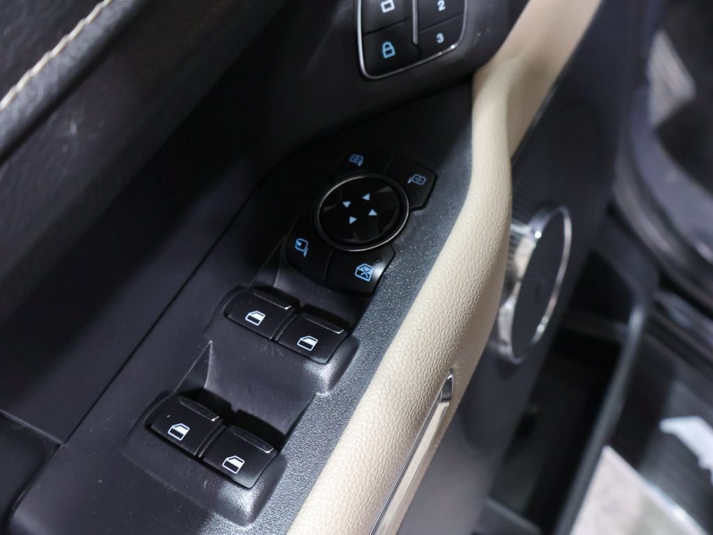 Used 2022 Ford Expedition Limited AWD/4WD image 16