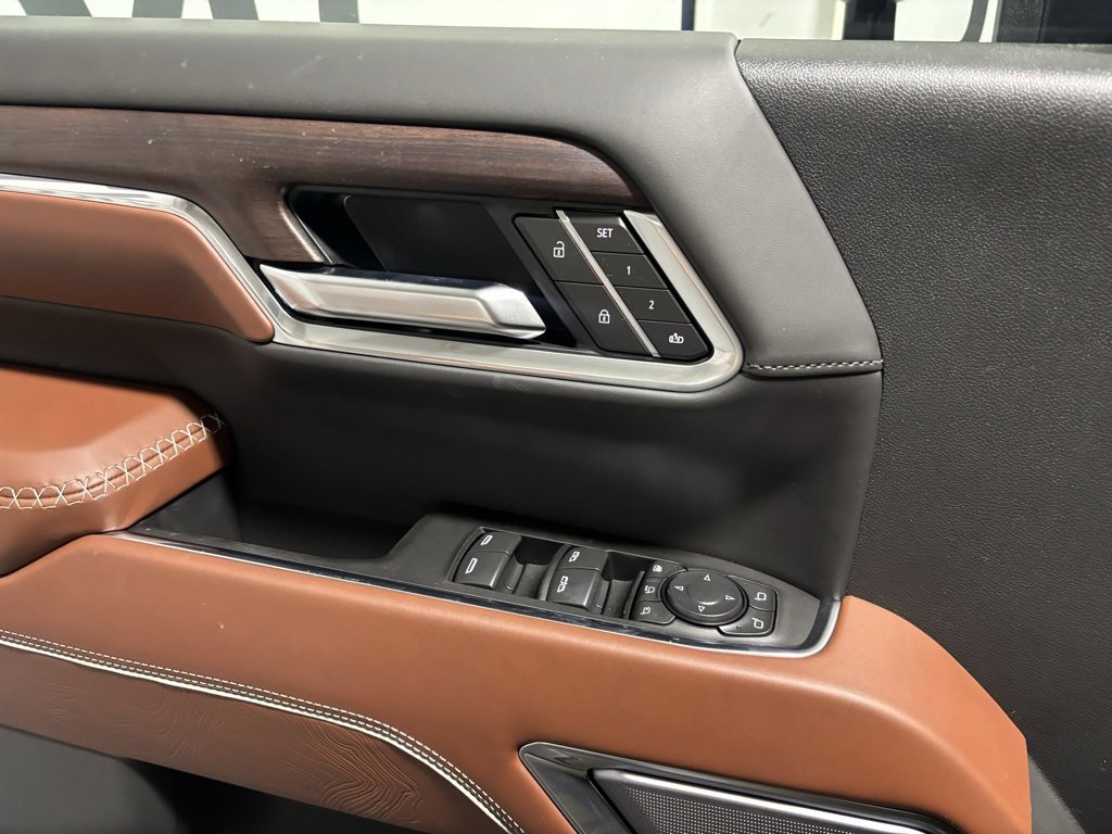 New 2026 GMC Sierra 3500 Denali Ultimate w/ LPO, Black Badging Package image 12