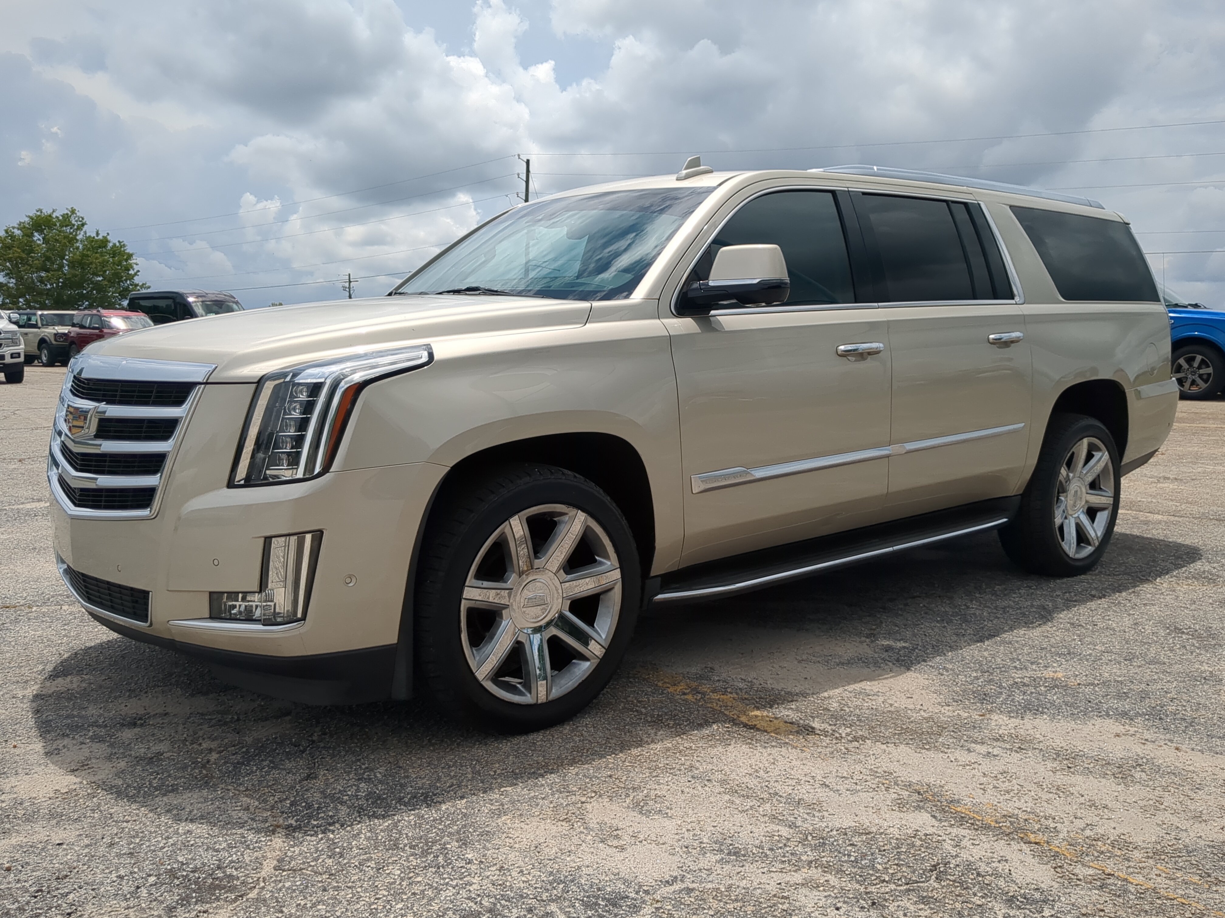 Used 2017 Cadillac Escalade ESV Luxury RWD image 6