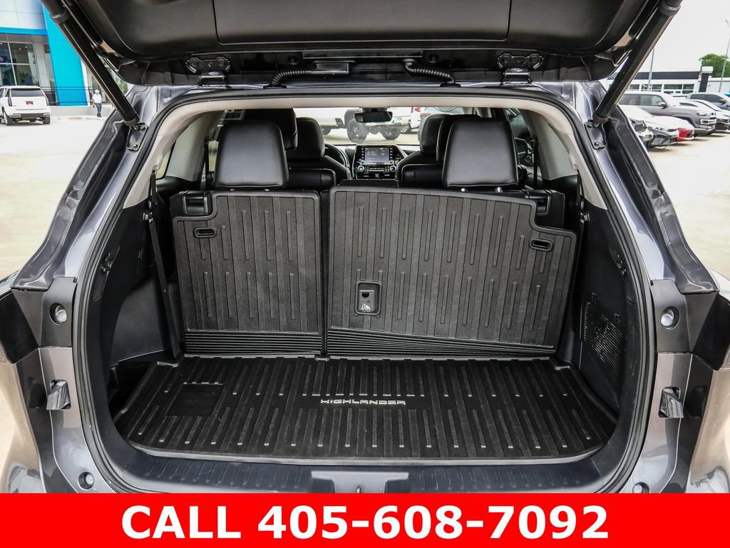 Used 2021 Toyota Highlander XLE AWD/4WD image 12