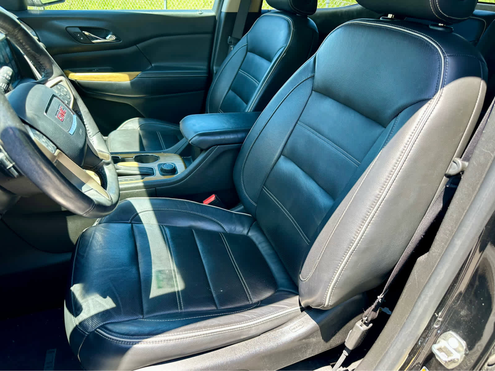 Used 2017 GMC Acadia Denali w/ Technology Package FWD image 11