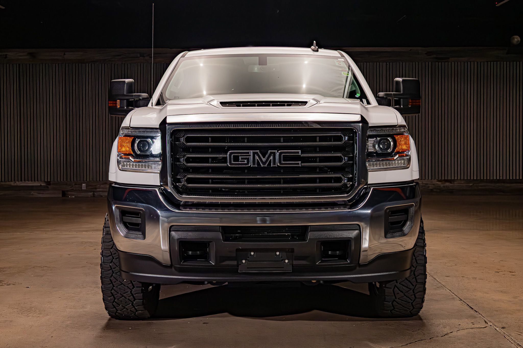 Used 2018 GMC Sierra 2500 SLE w/ Suspension Package, Off-Road AWD/4WD image 2