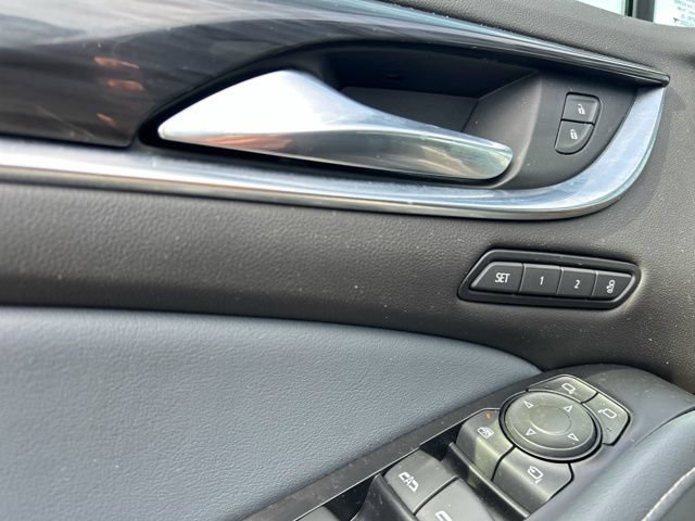 Used 2022 Buick Enclave Premium AWD/4WD image 30