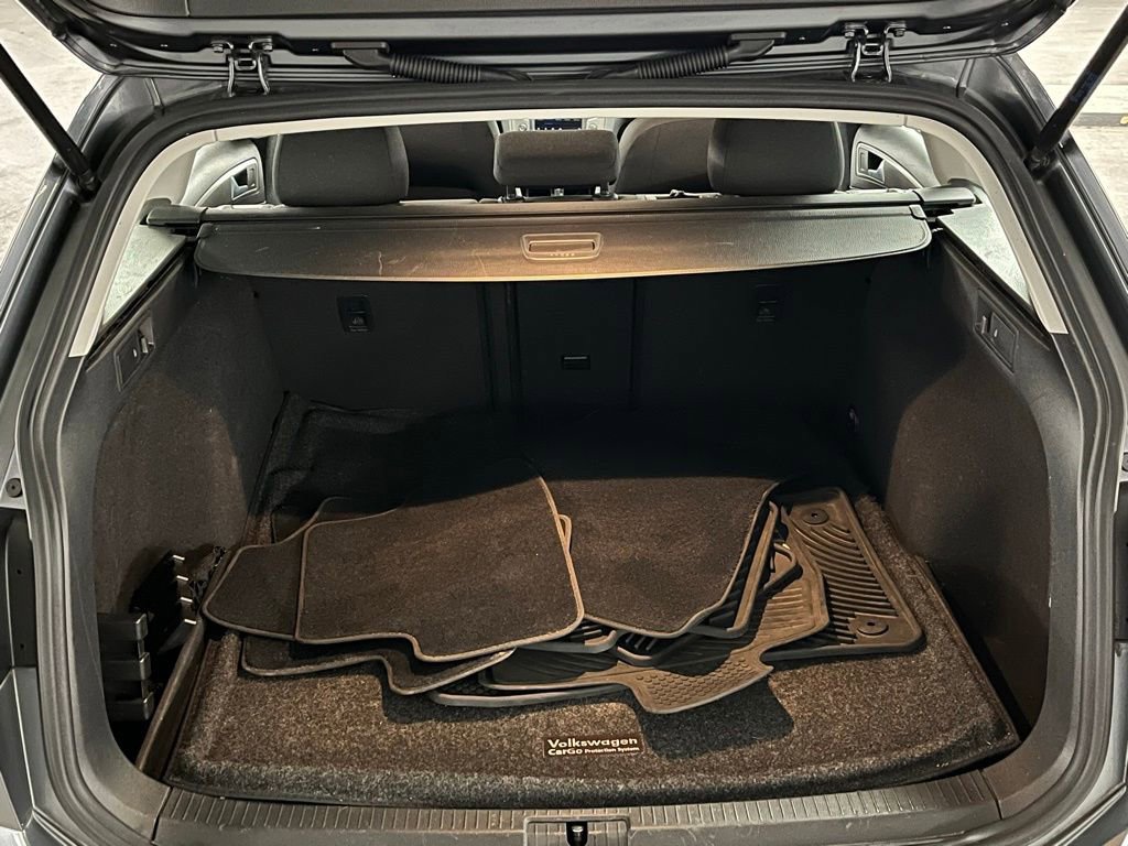 Used 2017 Volkswagen Golf S image 33