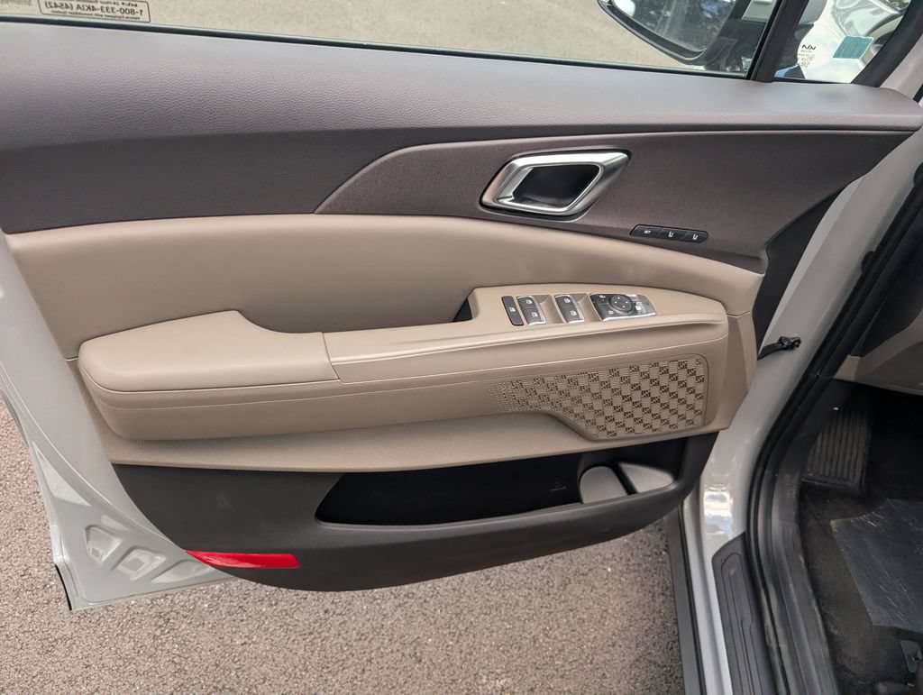 New 2026 Kia Carnival EX FWD image 11