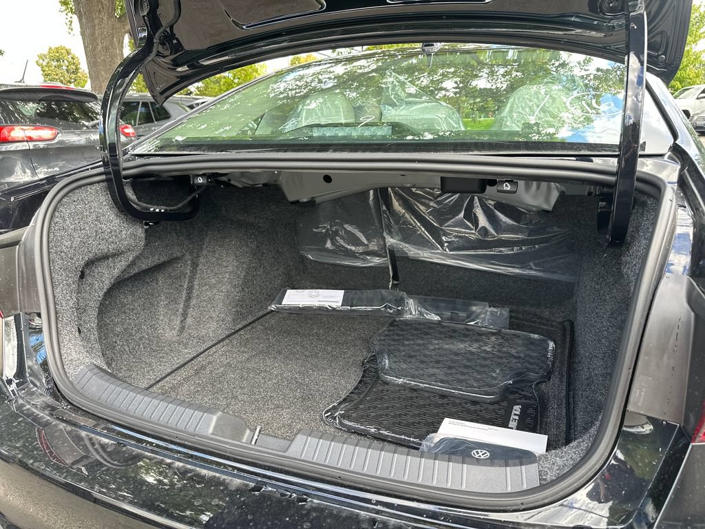 New 2027 Volkswagen Jetta SE FWD image 19