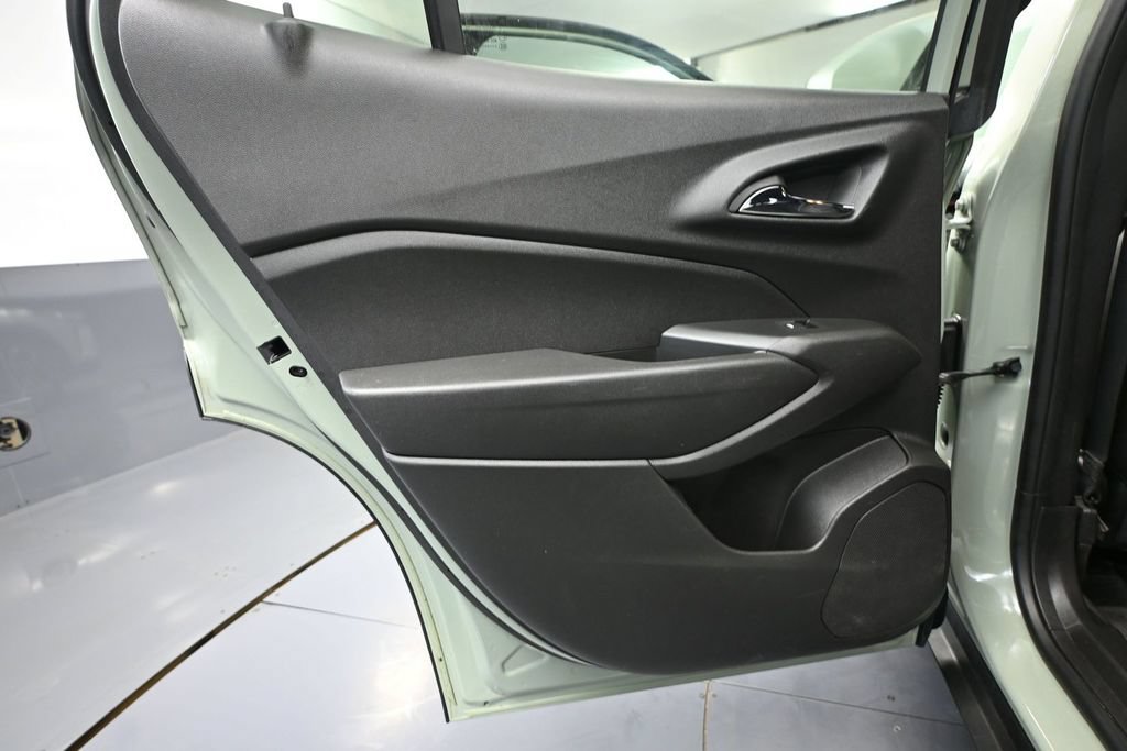 Used 2024 Chevrolet Trax RS w/ Sunroof Package FWD image 28