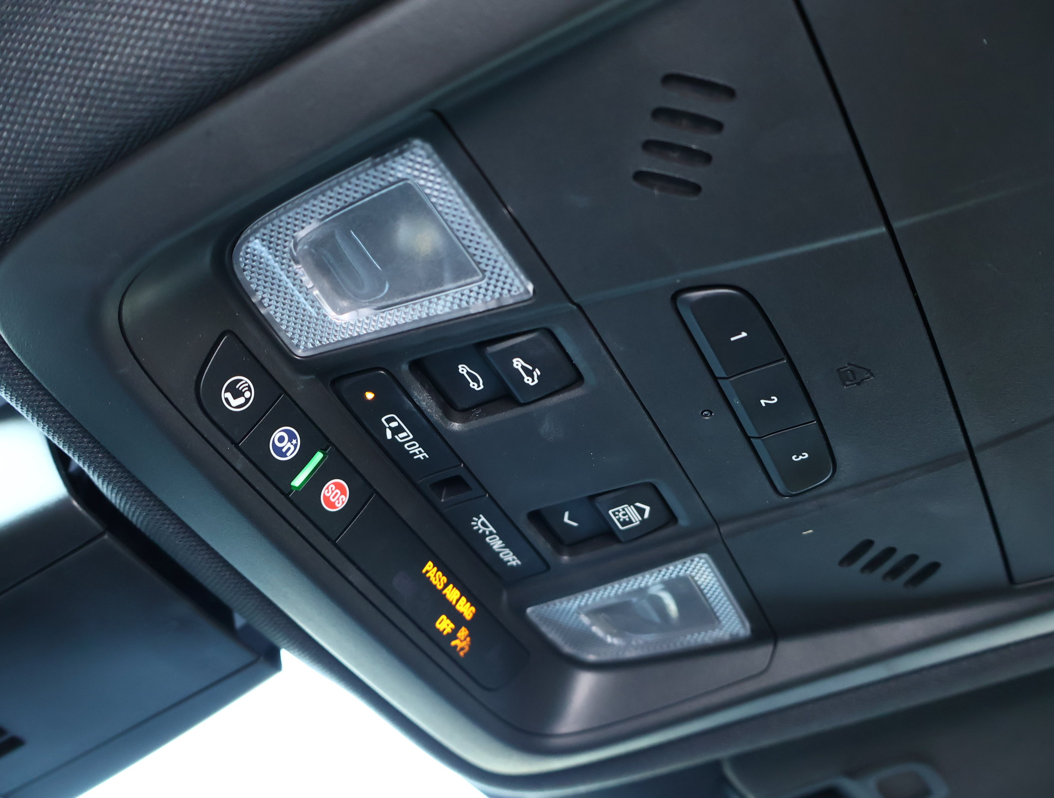 Used 2020 Chevrolet Blazer Premier w/ Driver Confidence II Package FWD image 23