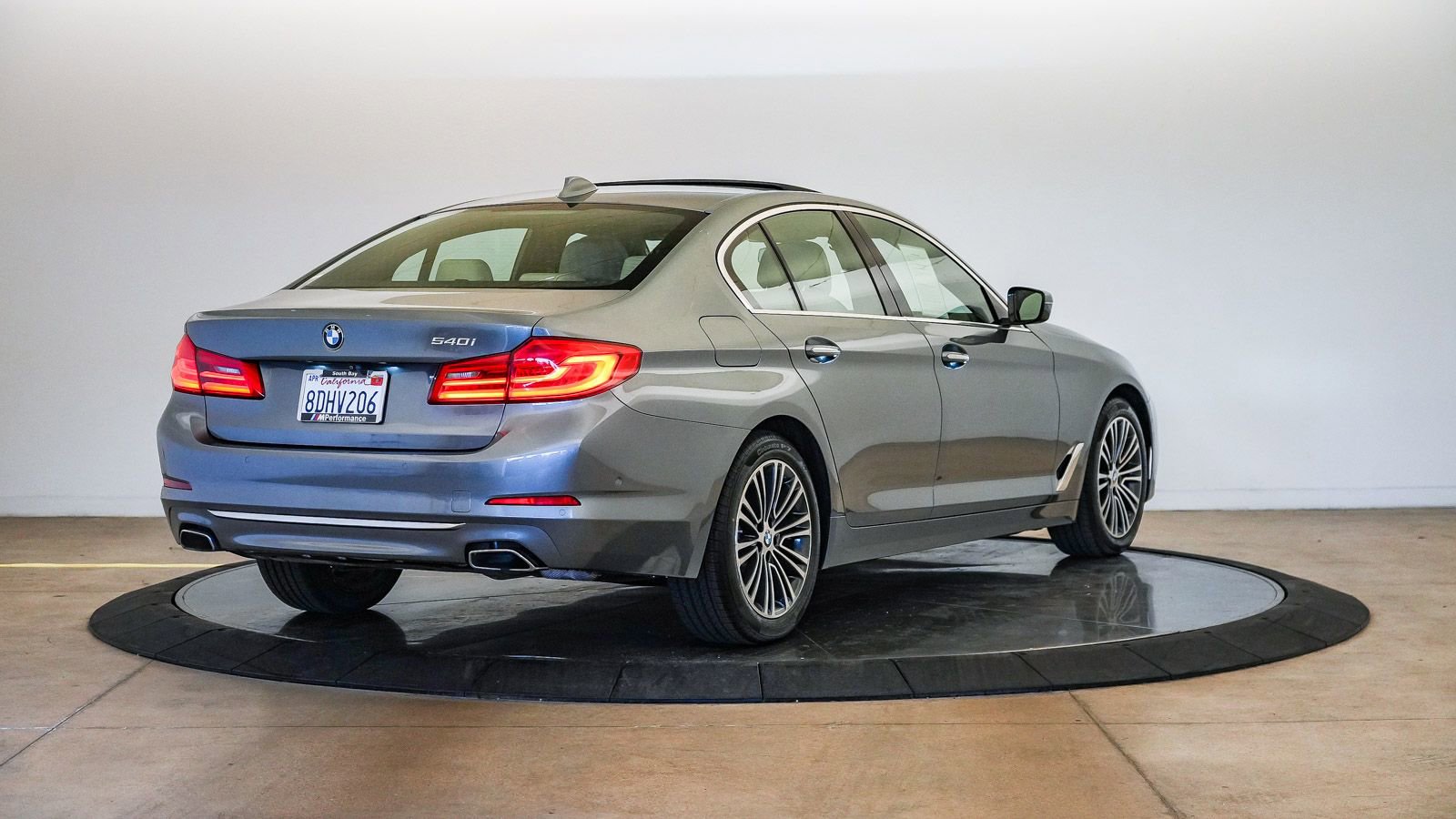 Used 2018 BMW 540i RWD image 5
