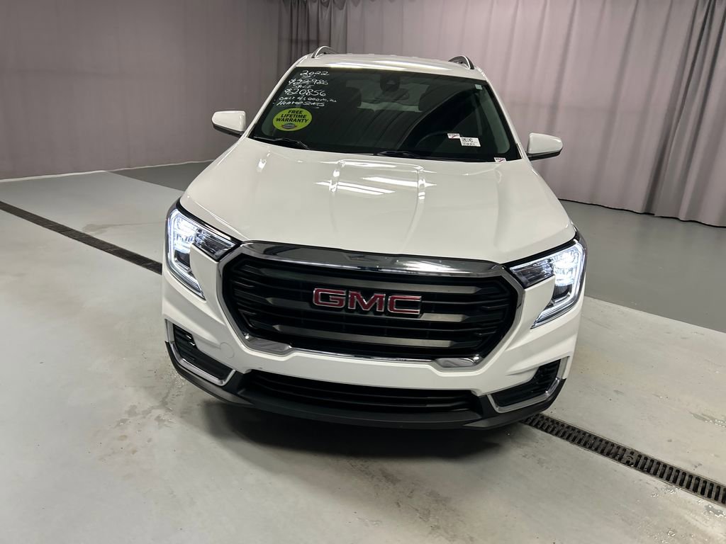 Used 2022 GMC Terrain SLE w/ Driver Convenience Package image 2