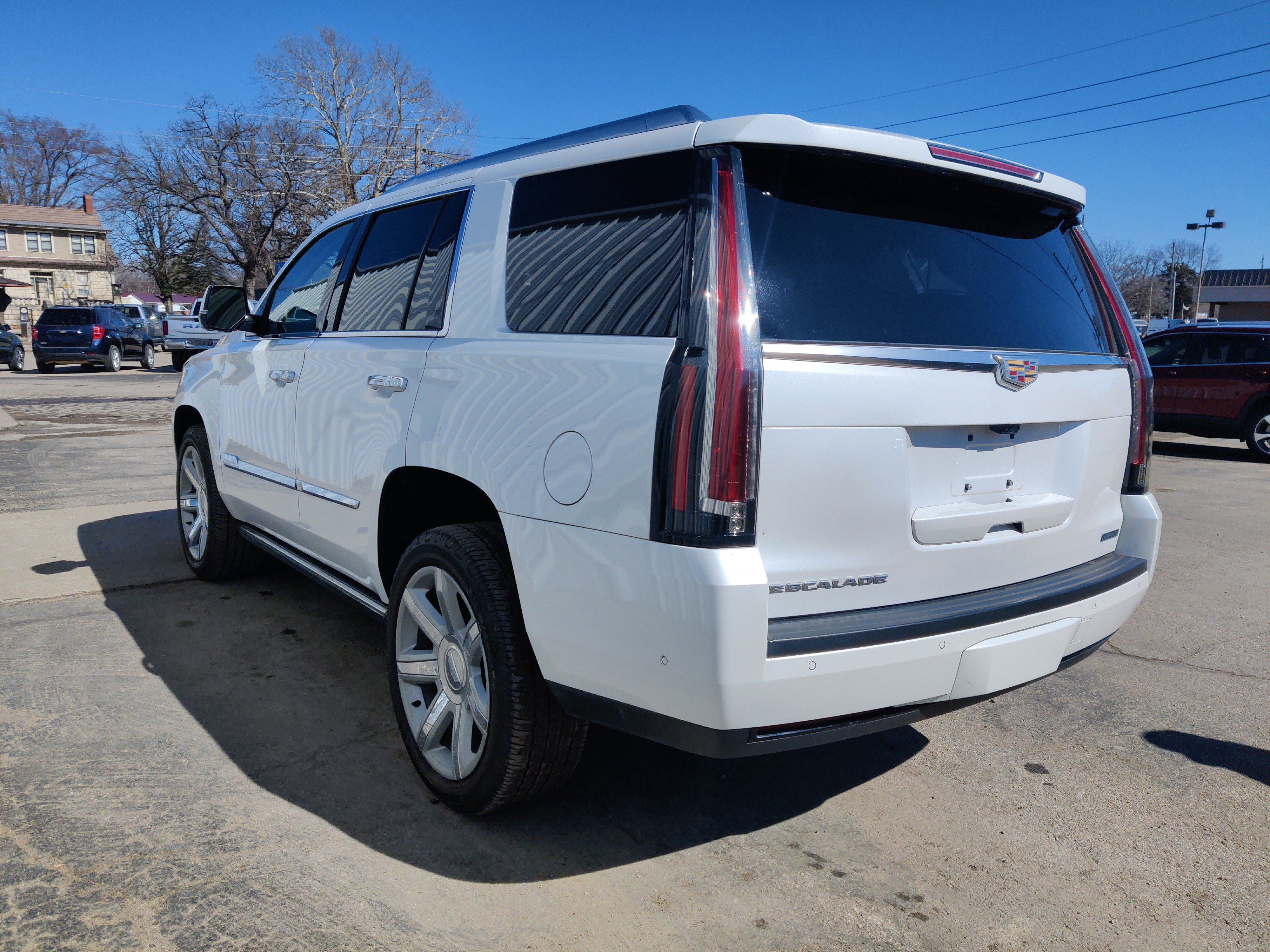 Used 2019 Cadillac Escalade Premium Luxury image 11