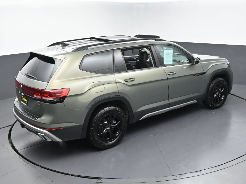 Used 2025 Volkswagen Atlas Peak Edition SE AWD/4WD image 39