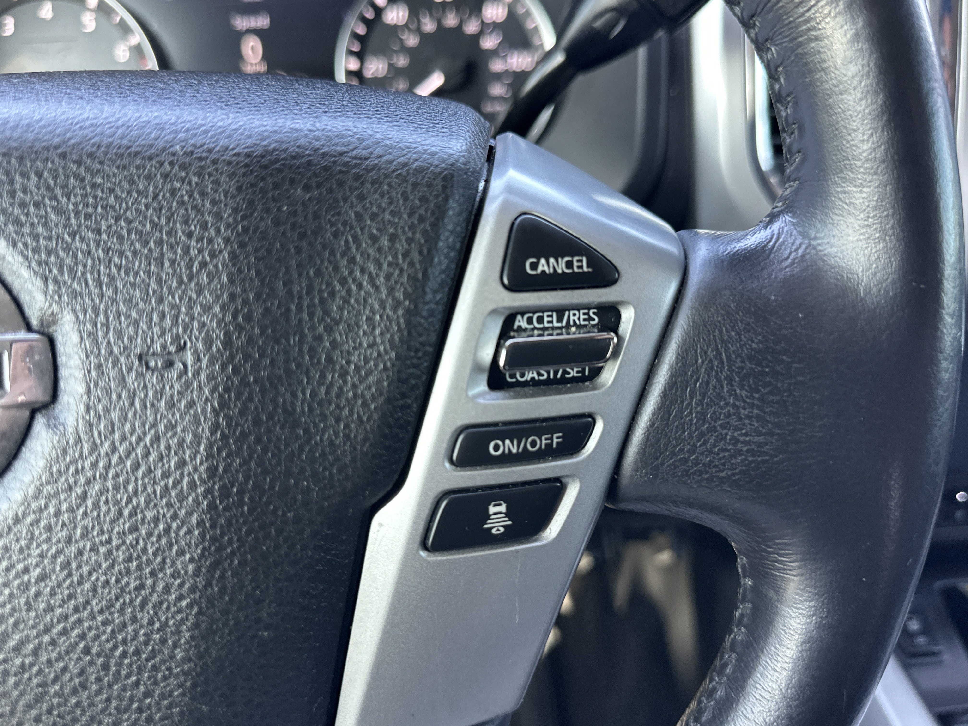 Used 2020 Nissan Titan SL w/ Moonroof Package RWD image 25
