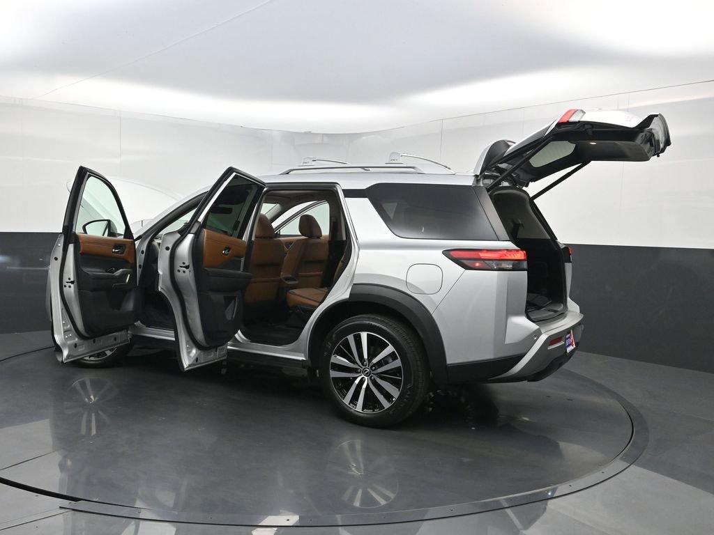Used 2023 Nissan Pathfinder Platinum image 43