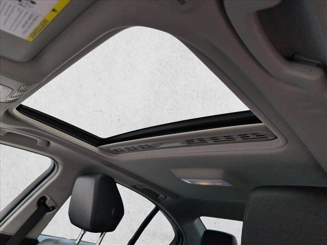 Used 2018 BMW 320i Sedan RWD image 16
