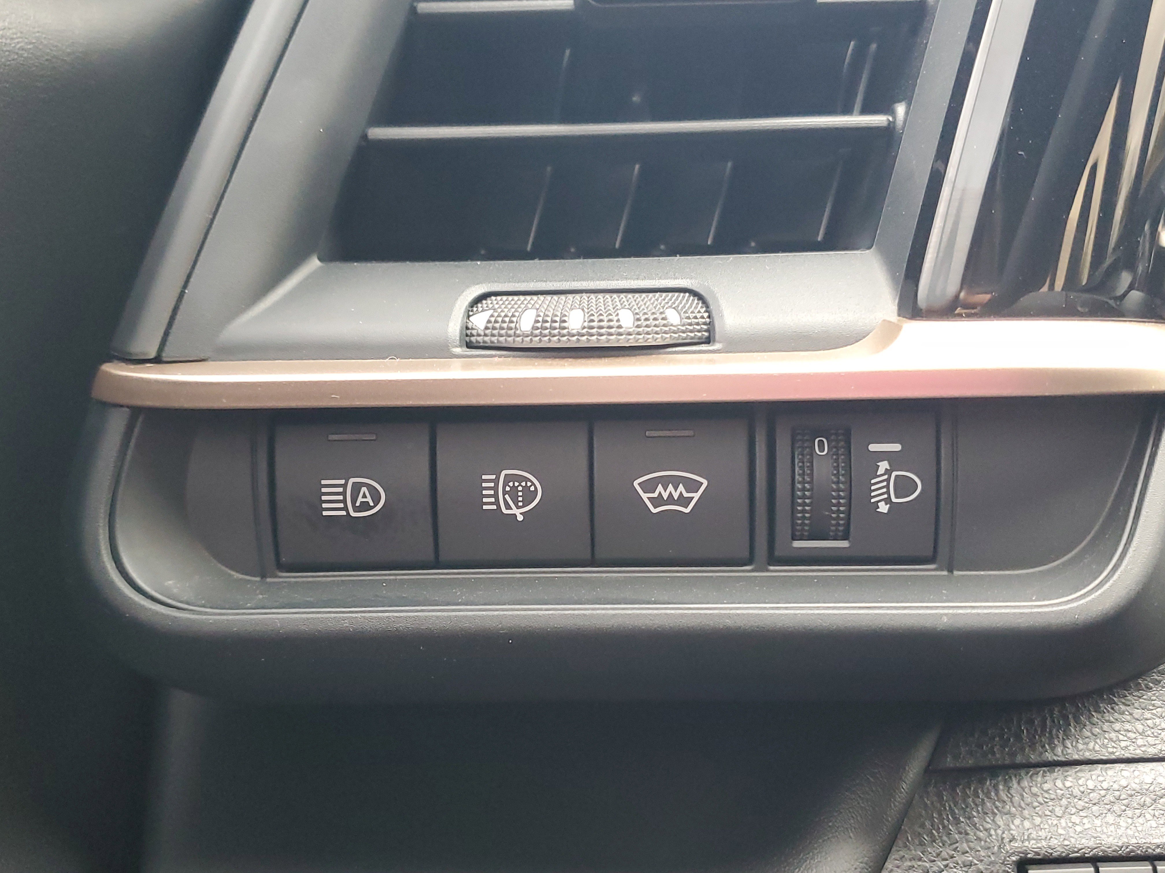 Used 2025 Toyota Crown Signia XLE image 34