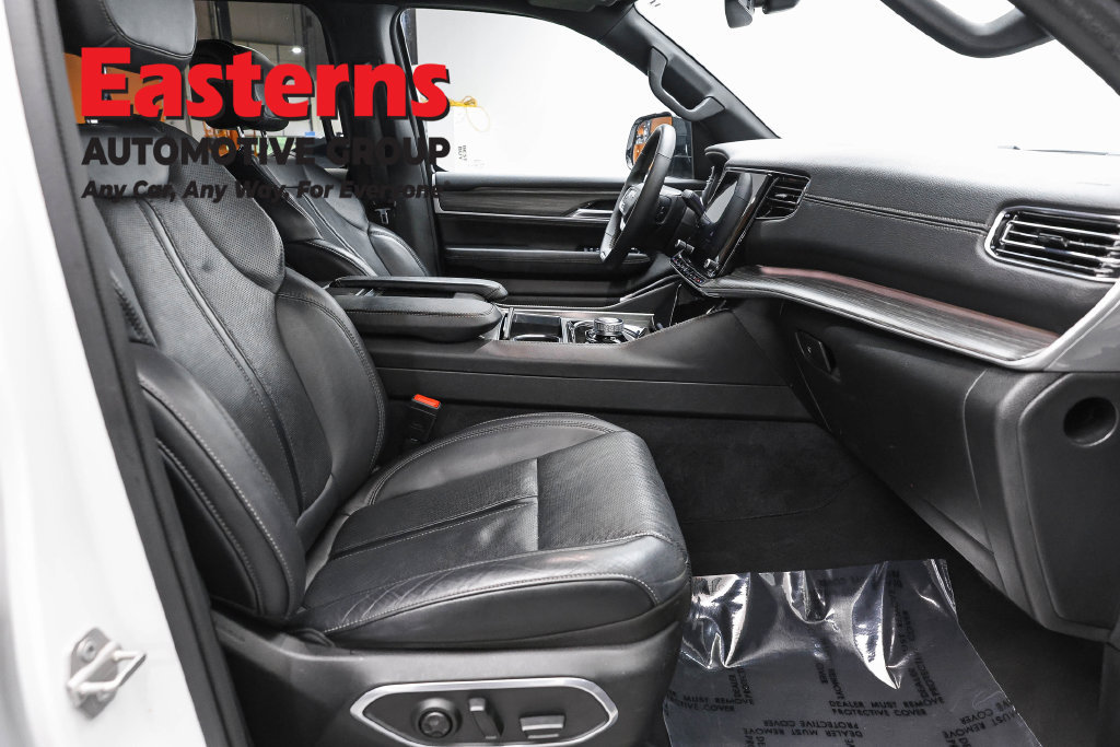 Used 2024 Jeep Wagoneer Series II w/ Flexible Seating Group RWD image 27