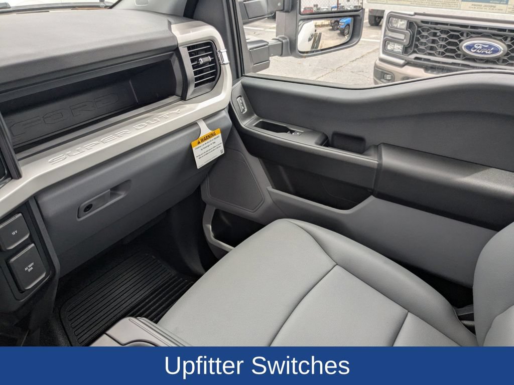 Used 2025 Ford F550 4x4 Regular Cab Super Duty image 15