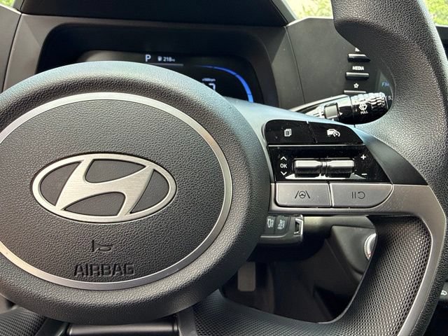 Used 2025 Hyundai Elantra SE FWD image 34