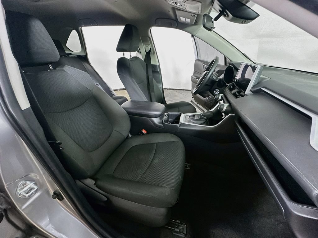 Used 2023 Toyota RAV4 LE AWD/4WD image 14