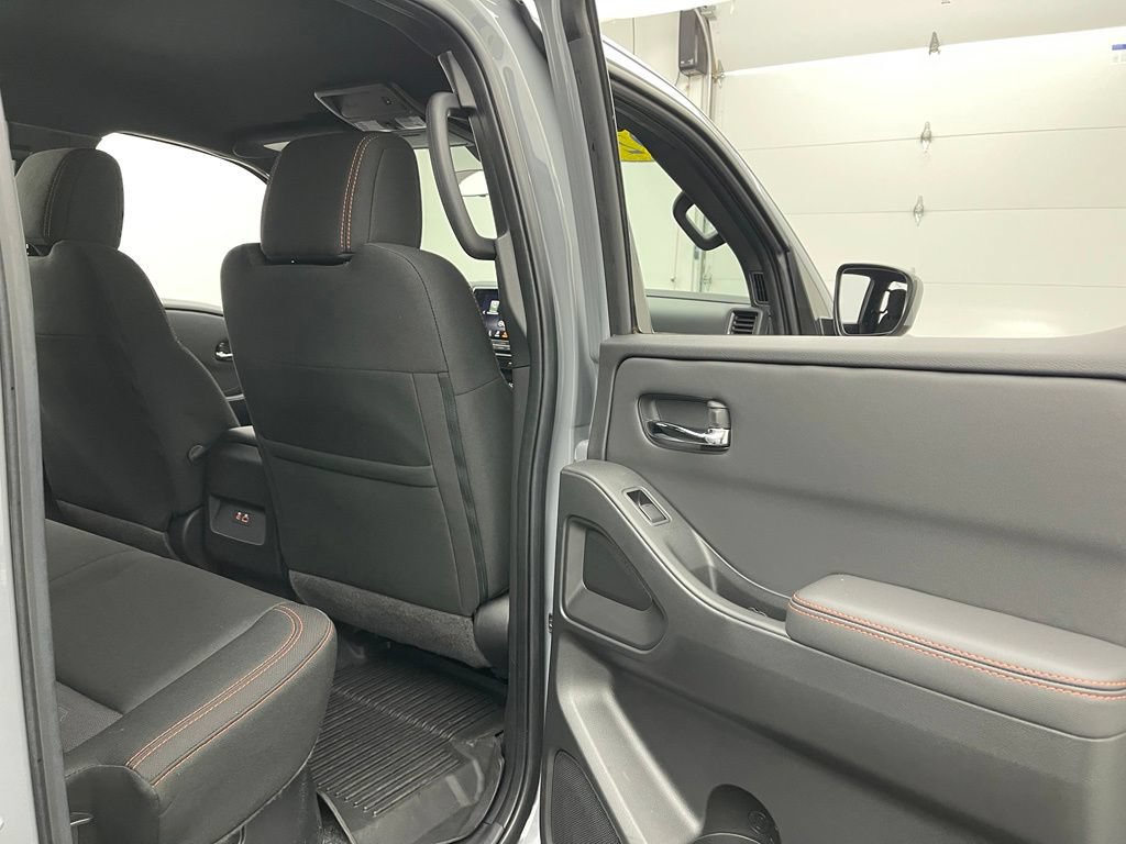 Used 2024 Nissan Frontier PRO-4X w/ Technology Package AWD/4WD image 30