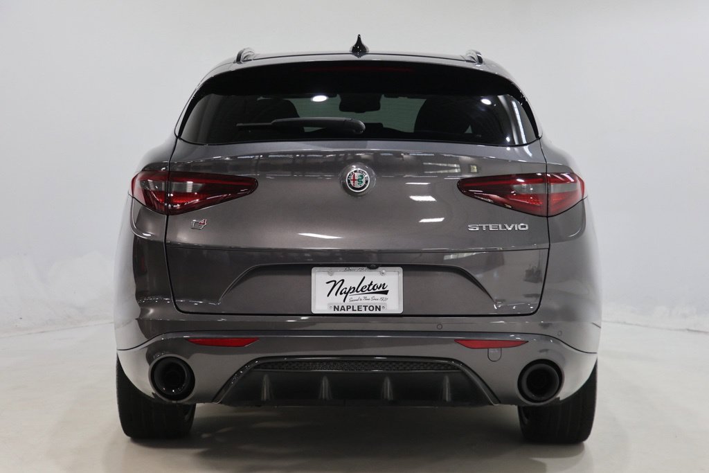 Used 2023 Alfa Romeo Stelvio Veloce AWD/4WD image 7