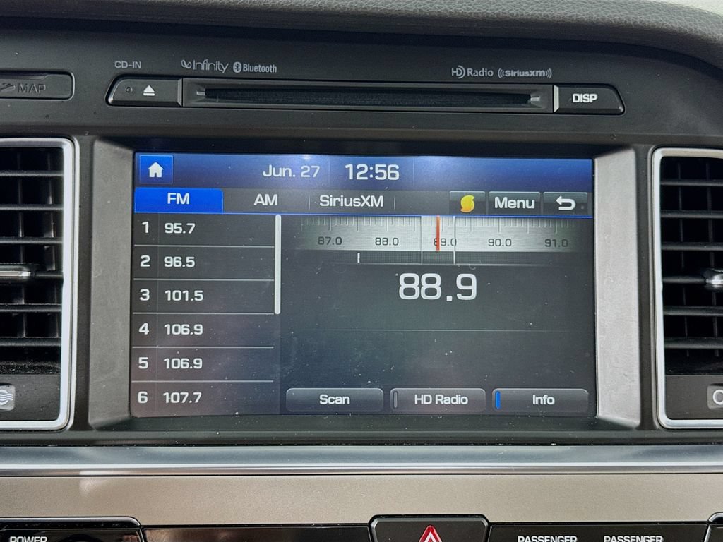 Used 2015 Hyundai Sonata Limited w/ Option Group 05 FWD image 25