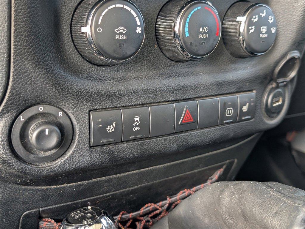 Used 2012 Jeep Wrangler Sahara image 29