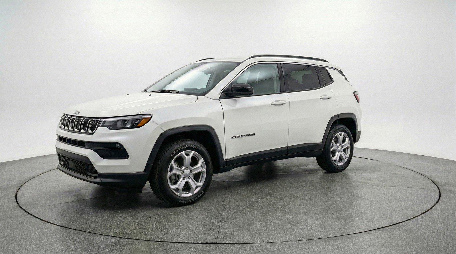 Used 2025 Jeep Compass Latitude image 3