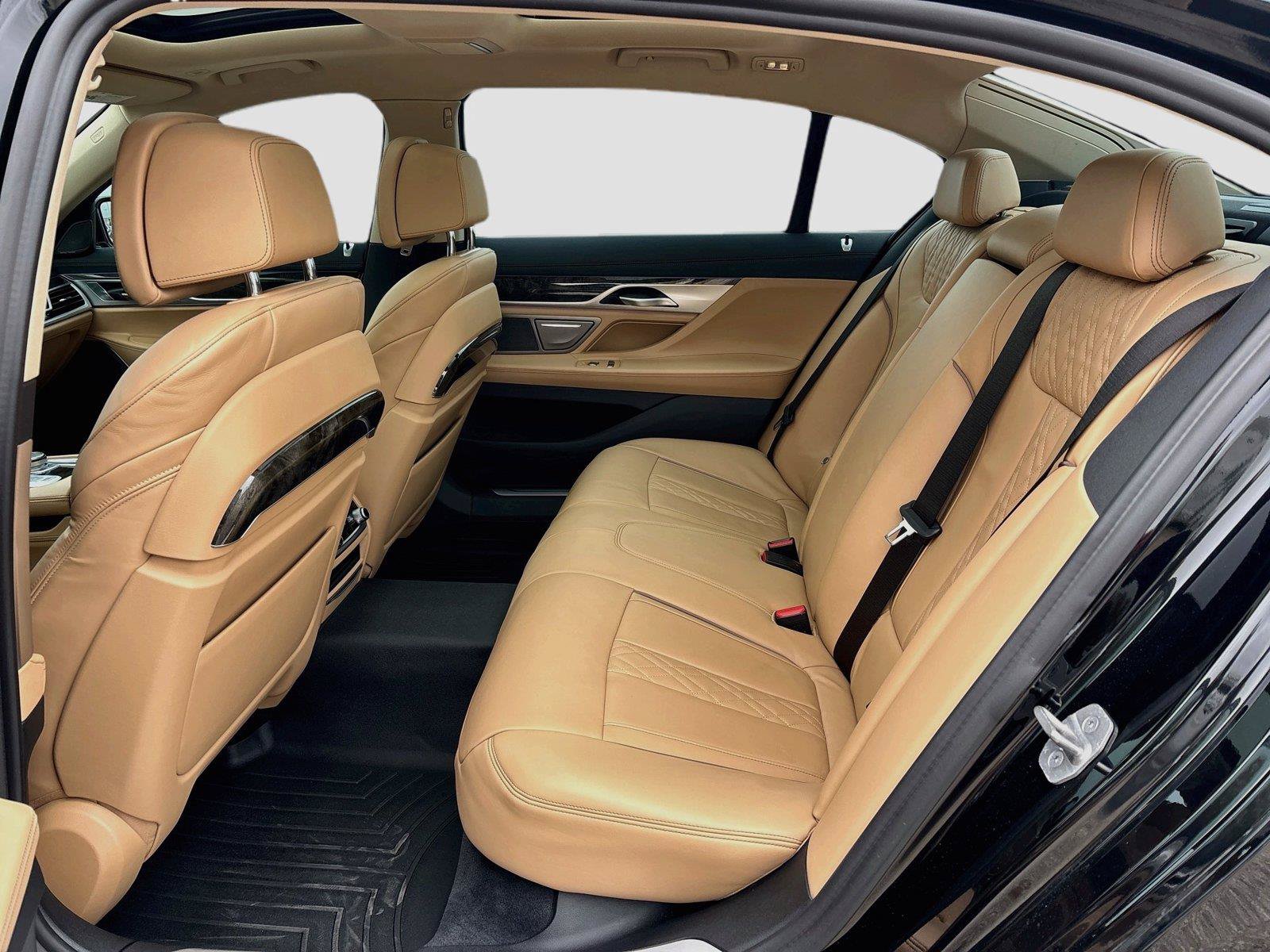 Used 2022 BMW 750i xDrive AWD/4WD image 11