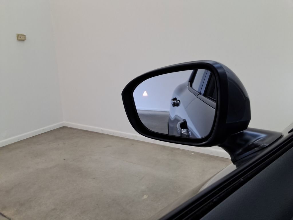 Used 2025 Nissan Kicks SV w/ SV Premium Package FWD image 21