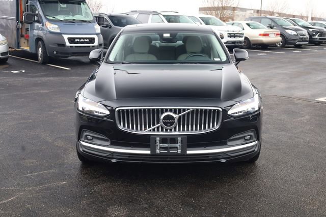 Used 2023 Volvo S90 B6 Plus image 3