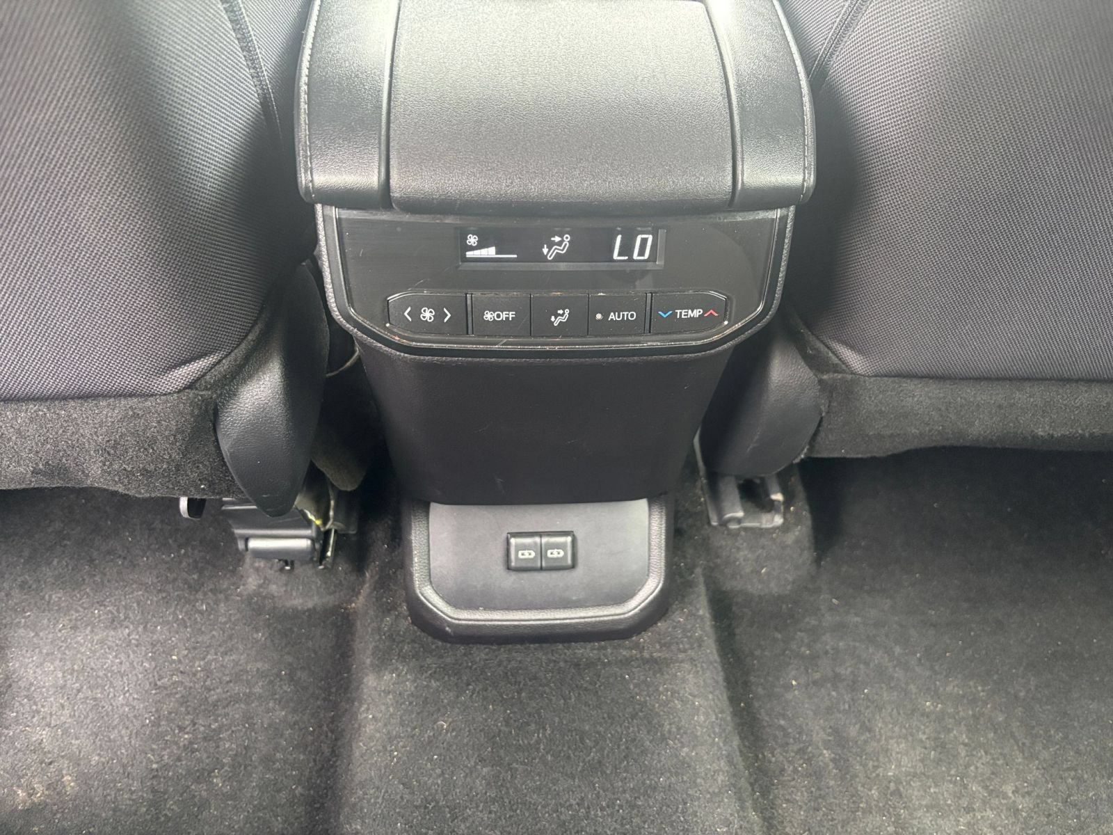 Used 2025 Toyota Highlander LE FWD image 25