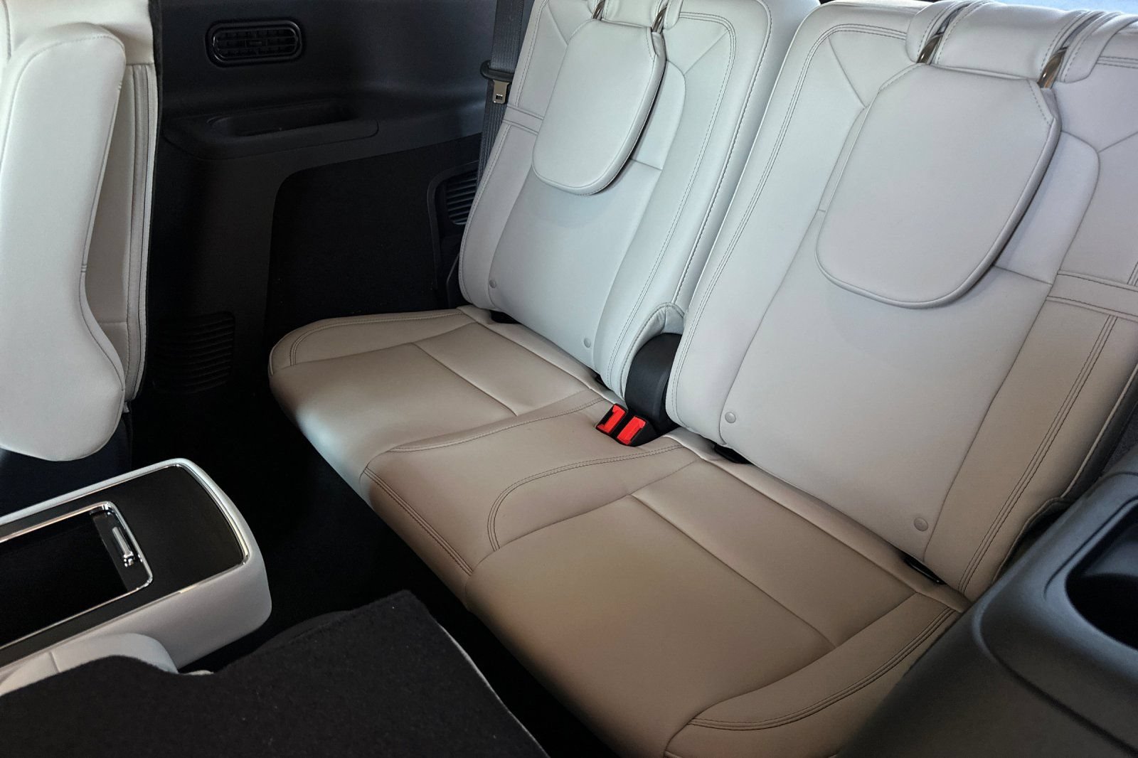 New 2026 Lincoln Aviator Reserve w/ Luxury Package RWD image 14