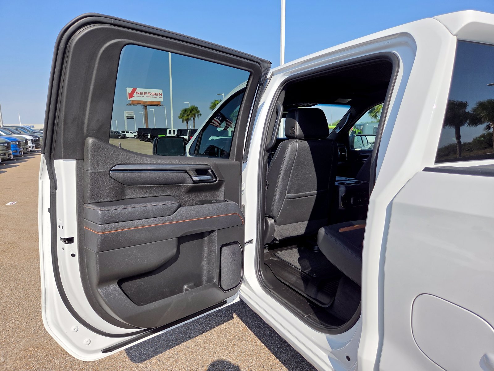 Used 2025 GMC Sierra 1500 AT4 AWD/4WD image 18