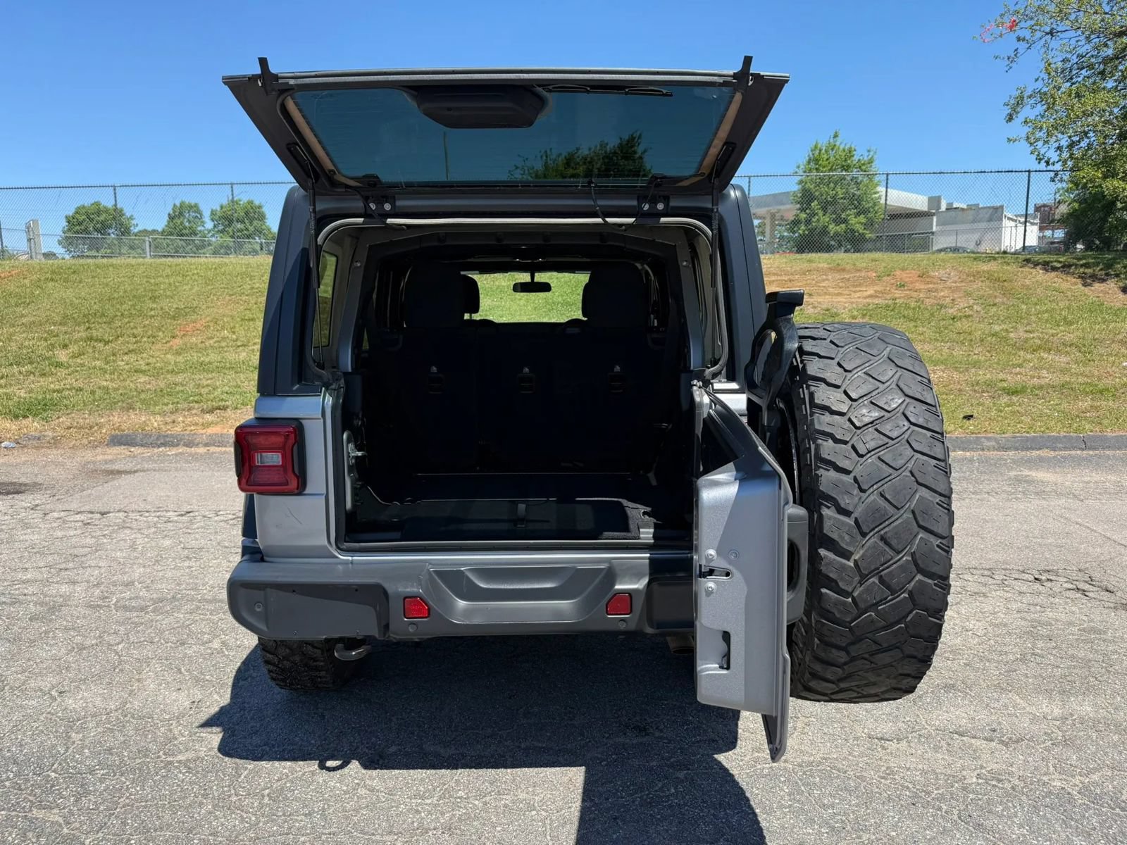 Used 2019 Jeep Wrangler Unlimited Sport S AWD/4WD image 9