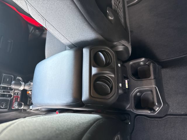 Used 2025 Jeep Wrangler Unlimited Rubicon w/ Convenience Group AWD/4WD image 25