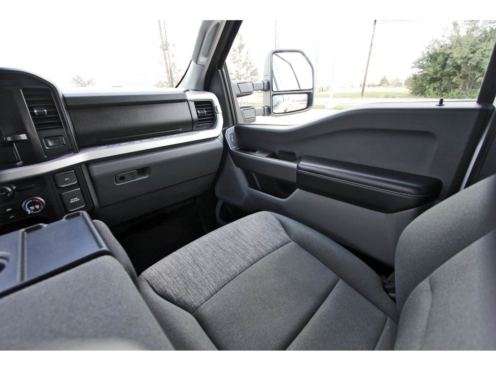 Used 2025 Ford F250 XLT AWD/4WD image 11