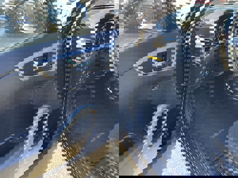 Used 2017 Hyundai Veloster Value Edition image 17