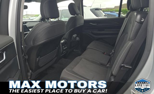 Used 2023 Jeep Grand Cherokee L Laredo w/ Luxury Tech Group I AWD/4WD image 17