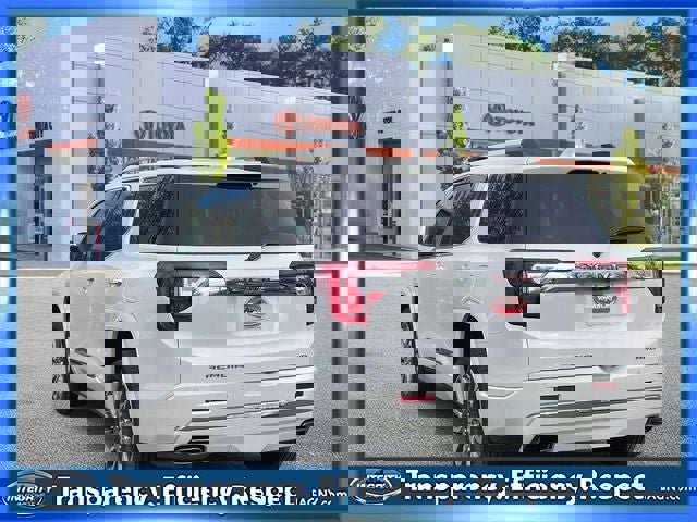 Used 2023 GMC Acadia Denali w/ Denali Technology Package AWD/4WD image 8