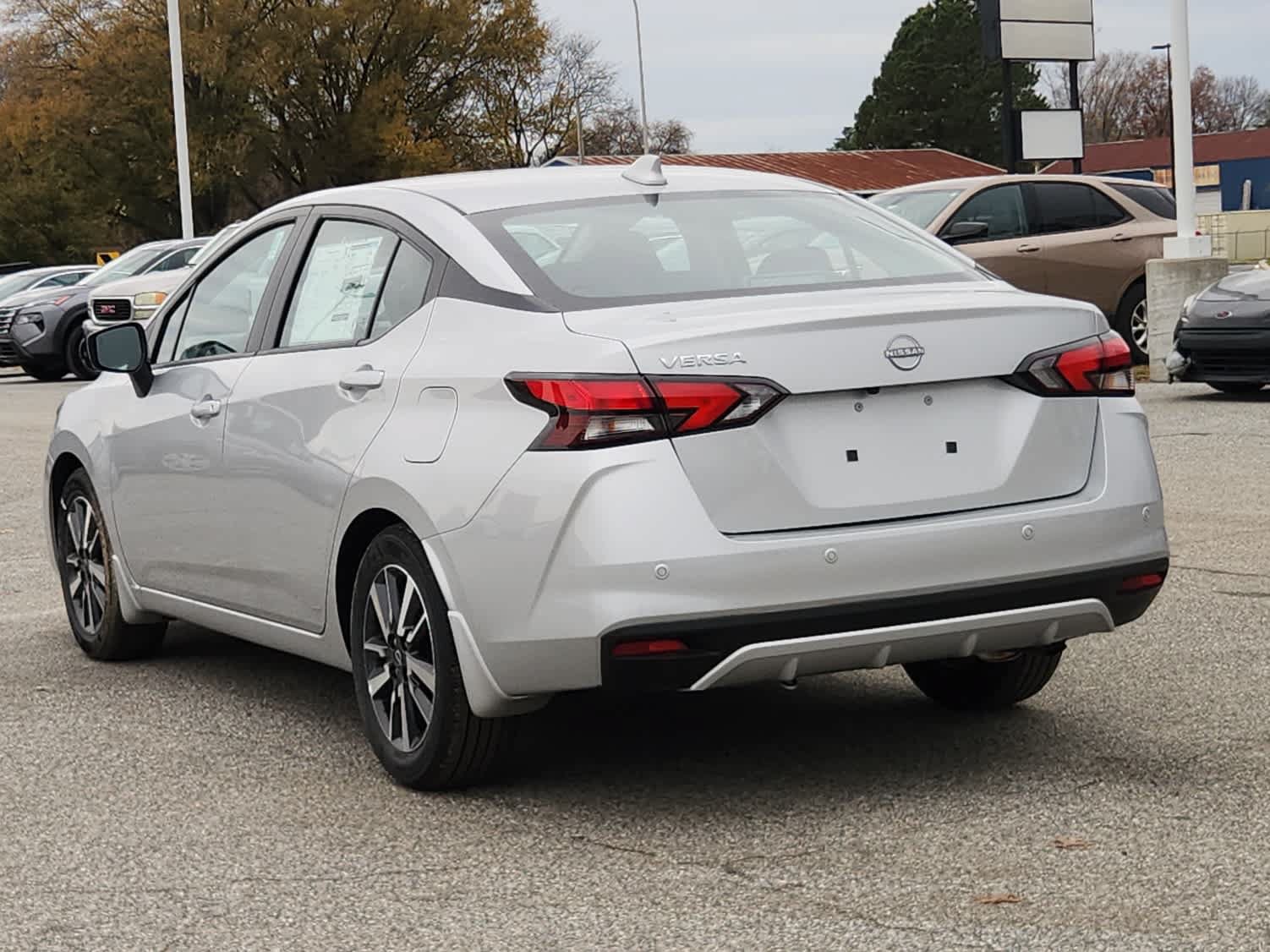 Used 2025 Nissan Versa SV w/ Trunk Package FWD image 4