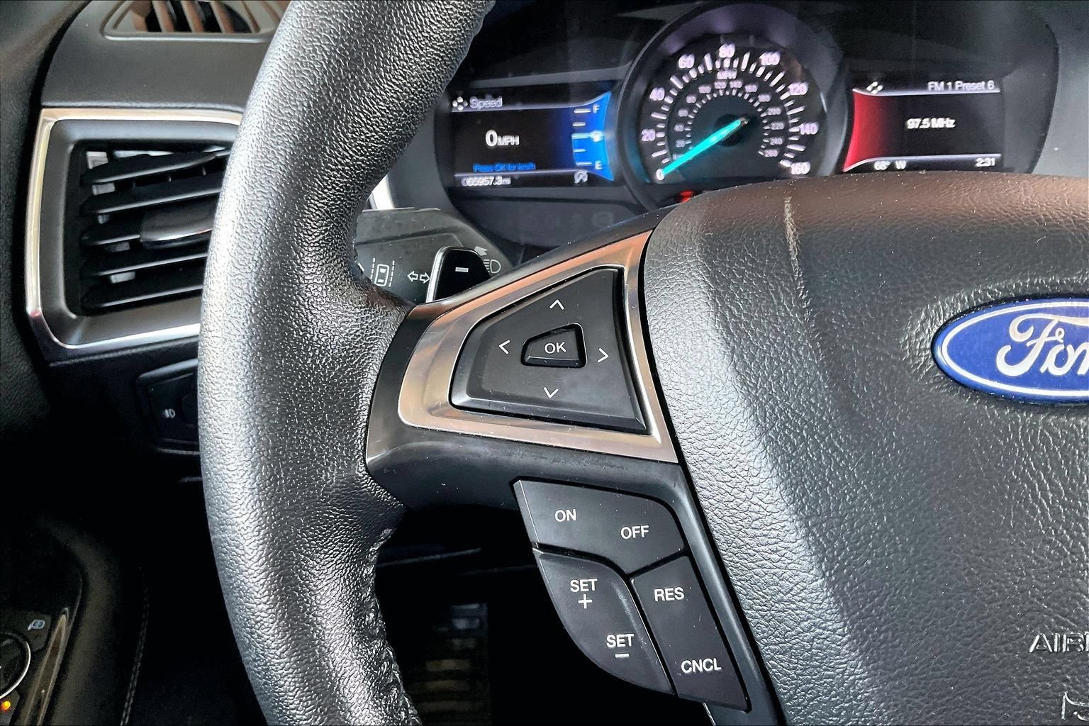 Used 2019 Ford Edge Titanium AWD/4WD image 10