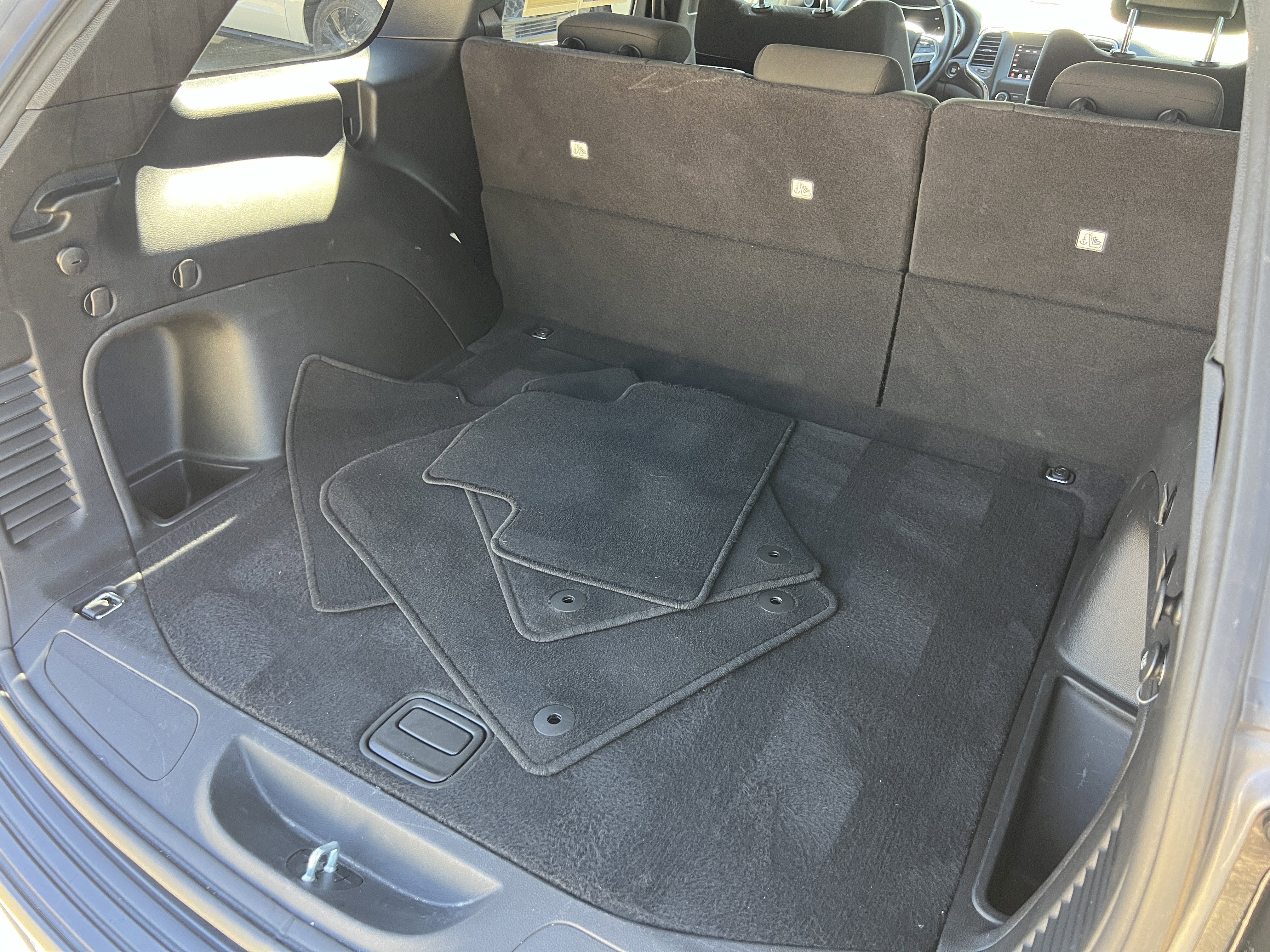 Used 2021 Jeep Grand Cherokee Laredo image 35