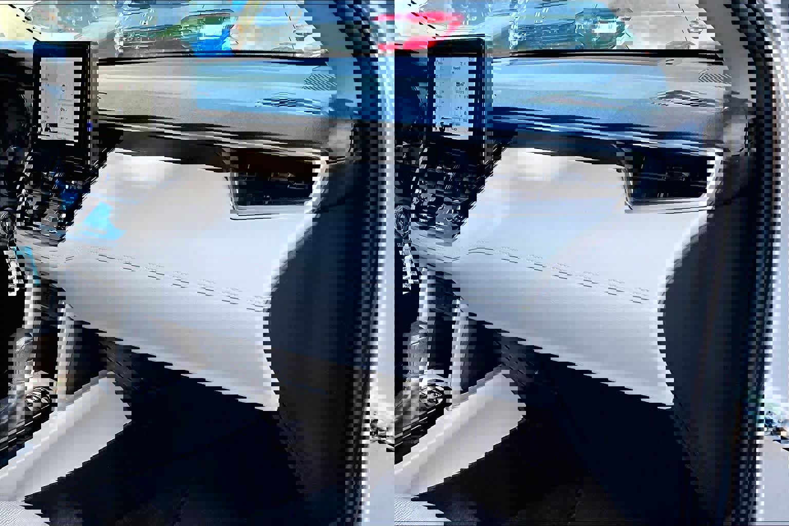 Used 2023 Toyota Corolla Cross L image 19