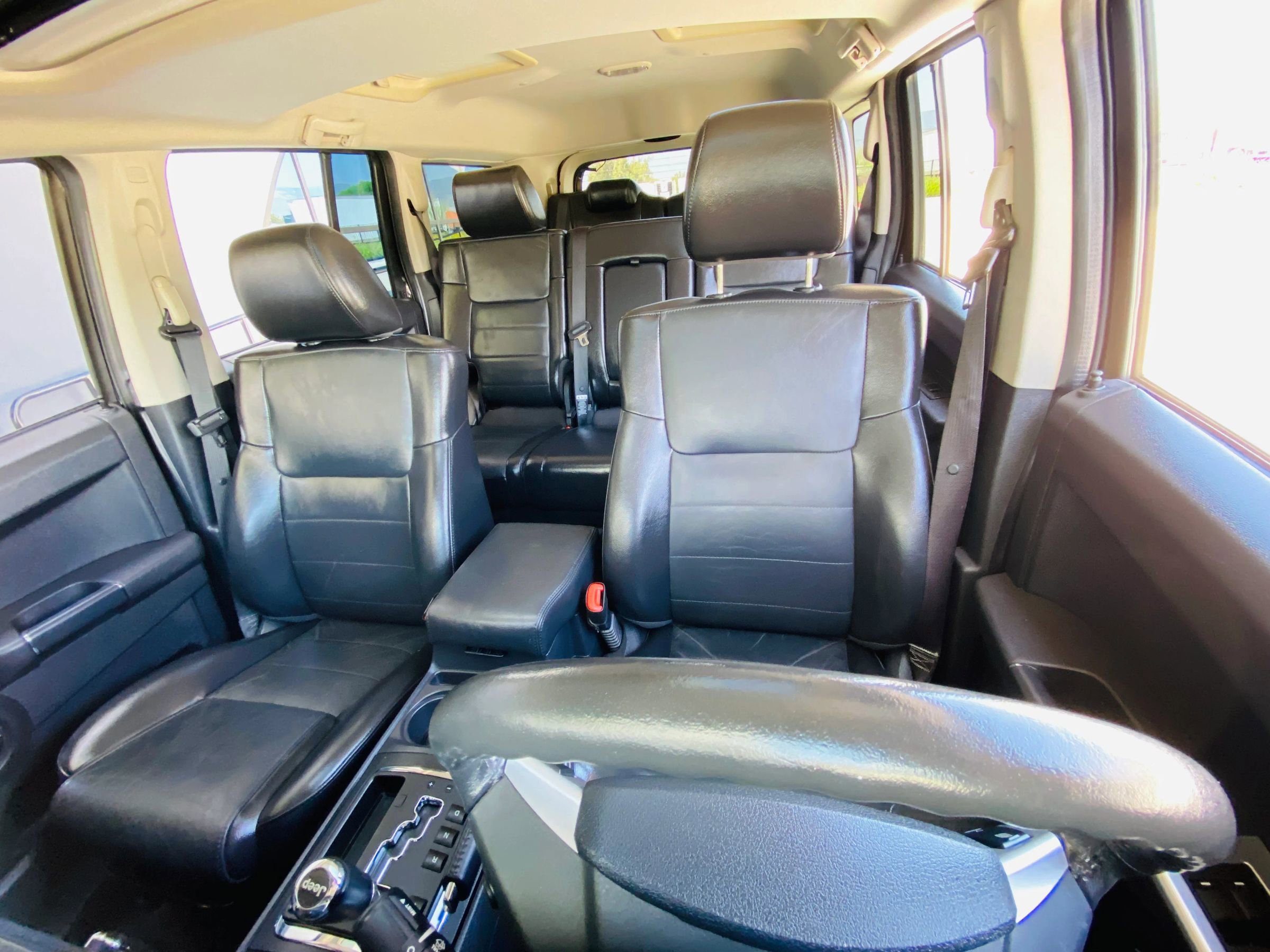 Used 2010 Jeep Commander Sport w/ Sun/Sound Group RWD image 16