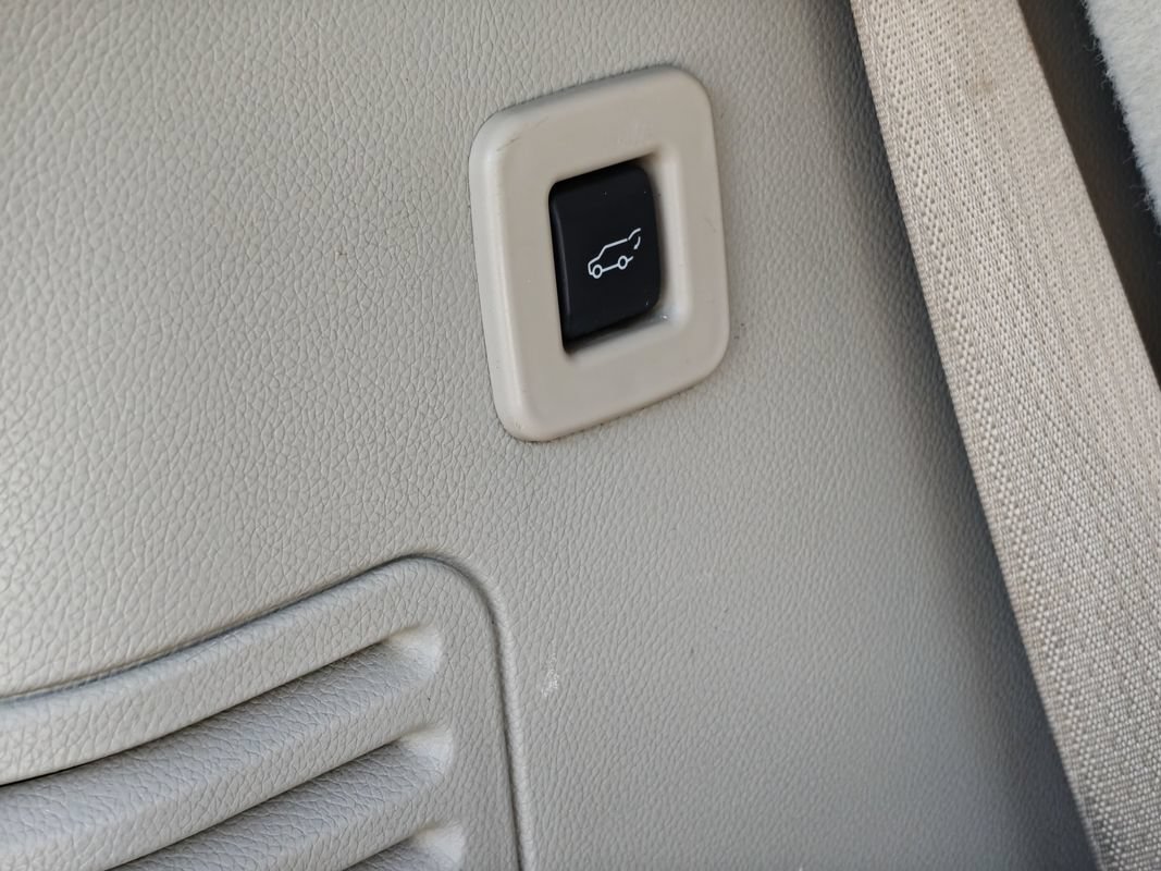 Used 2010 Lincoln Navigator 4WD image 25